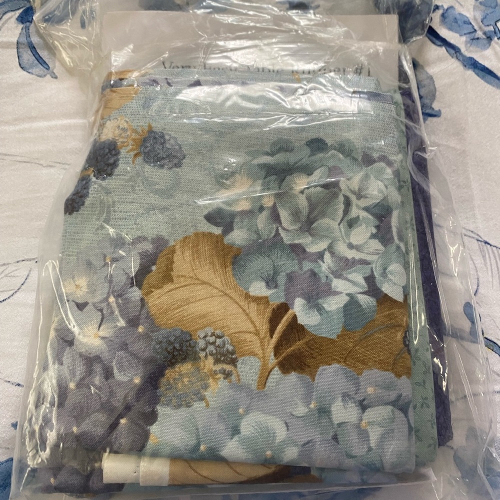 TableRunnerQuilt Kit - Picture 2 of 10
